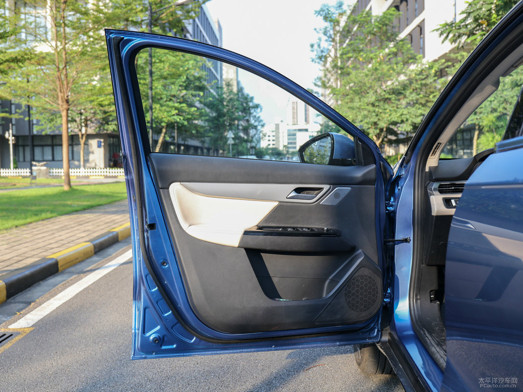 藍色小鵬G3車廂內飾圖片