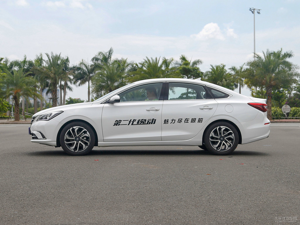 閃光冰晶白逸動整車外觀外觀圖片