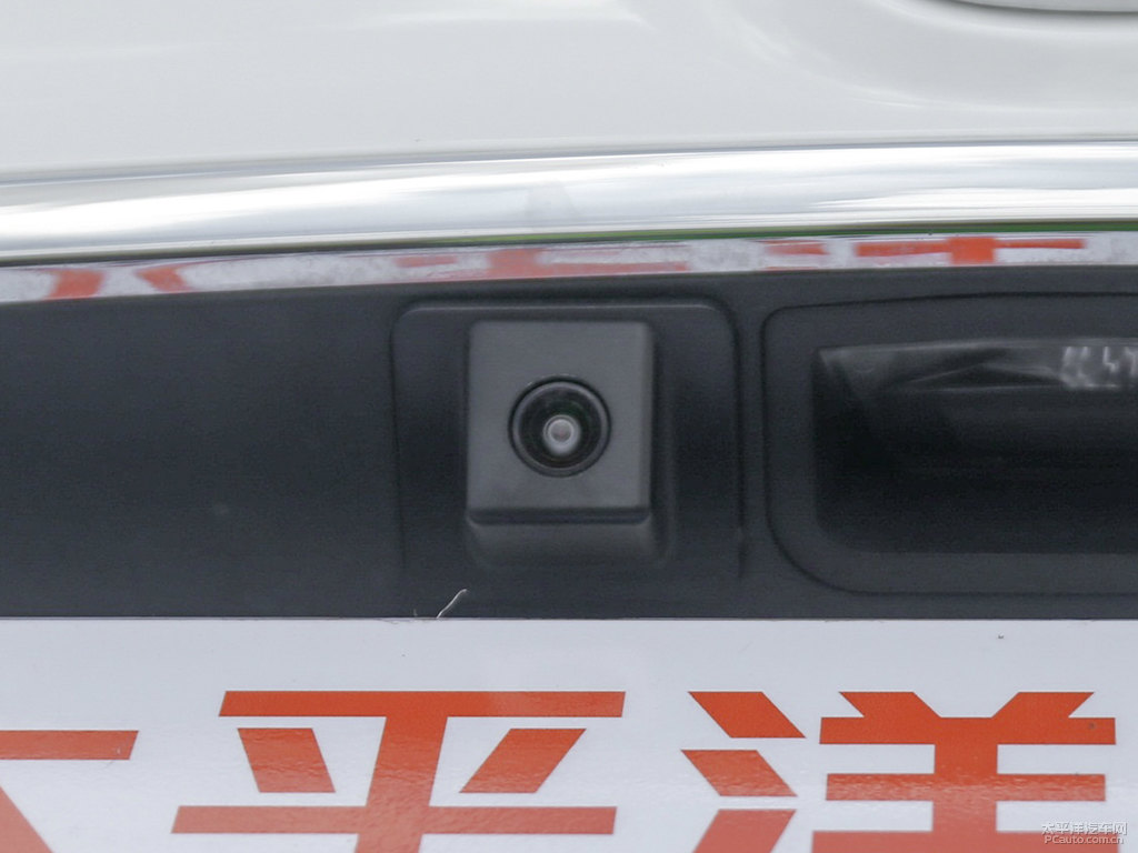 閃光冰晶白逸動(dòng)車尾外觀圖片