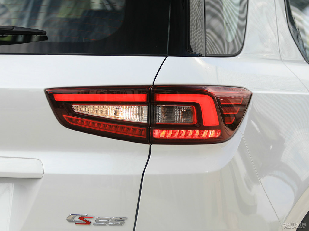 月光白長安CS55車尾外觀圖片