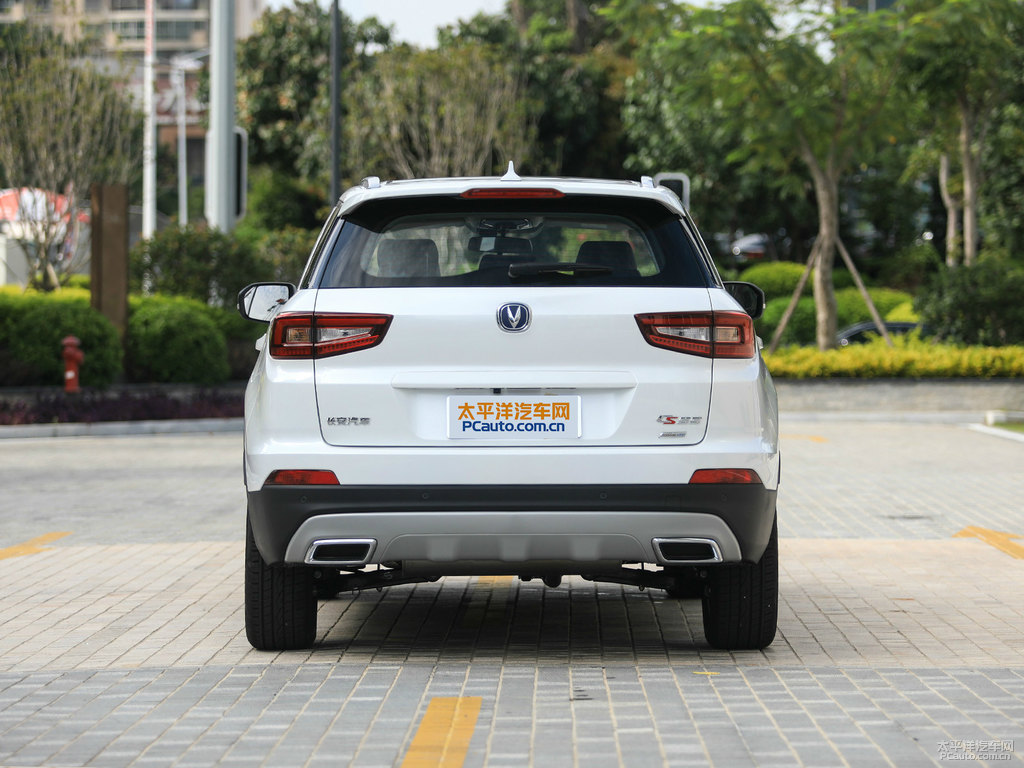 月光白長(zhǎng)安CS55整車外觀外觀圖片
