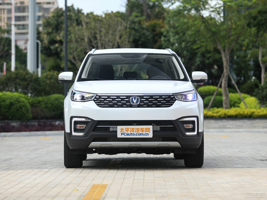 月光白長安CS55整車外觀外觀圖片