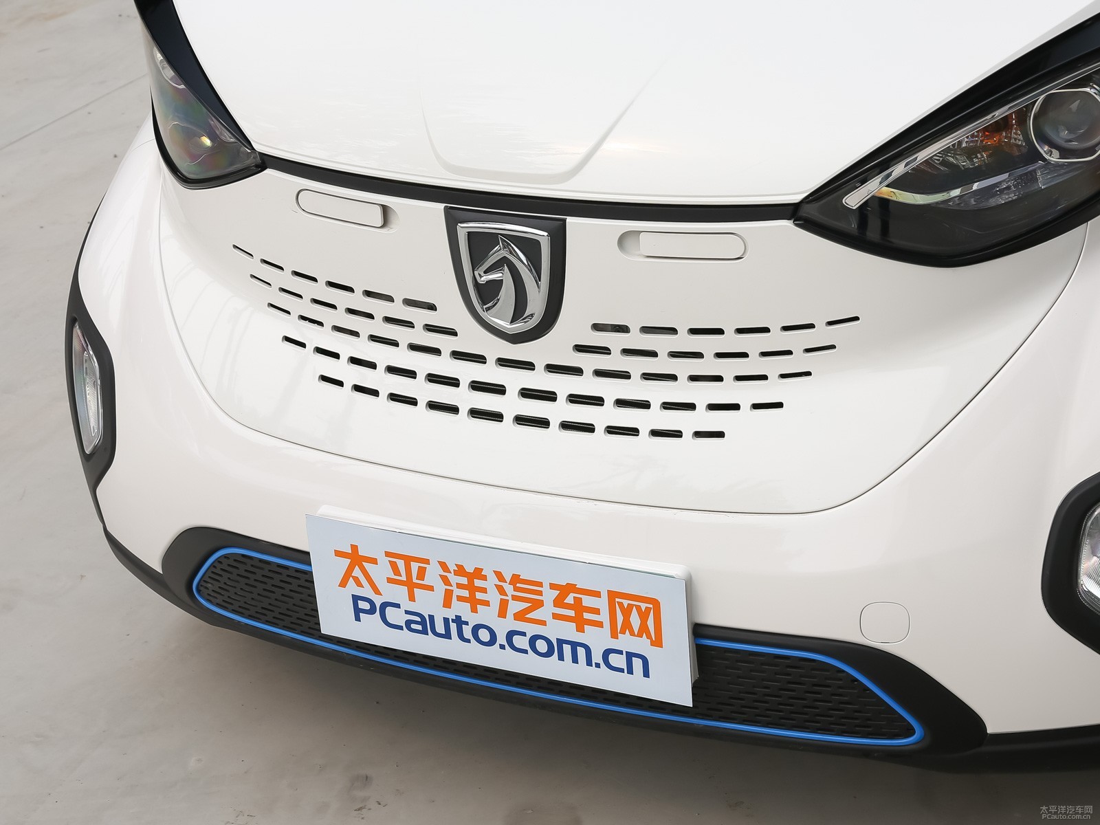 寶駿E100外觀高清大圖