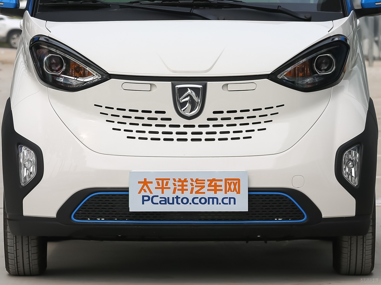 寶駿E100外觀高清大圖