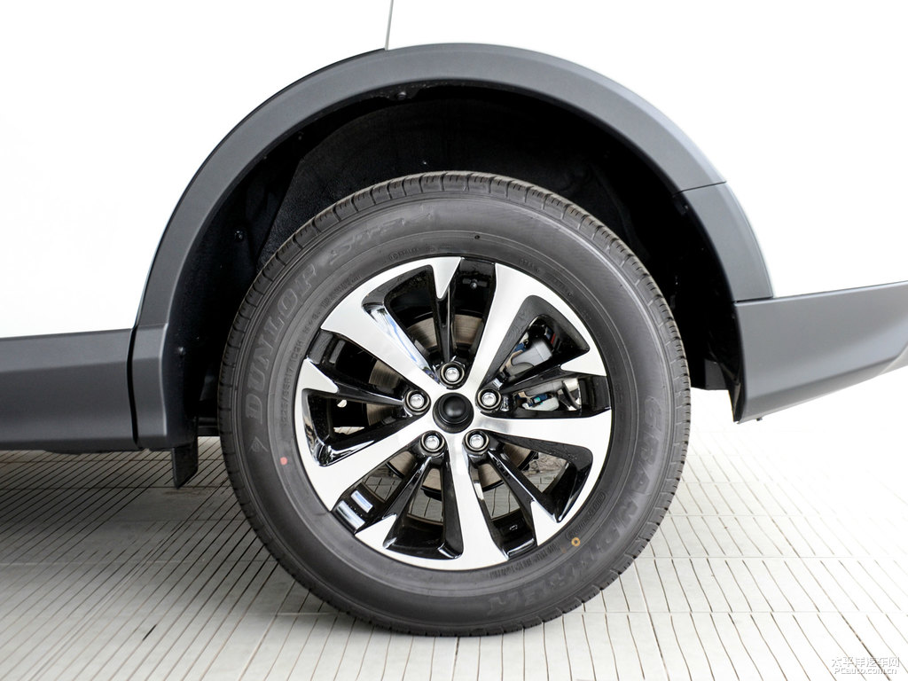 珍珠白RAV4榮放車身外觀圖片