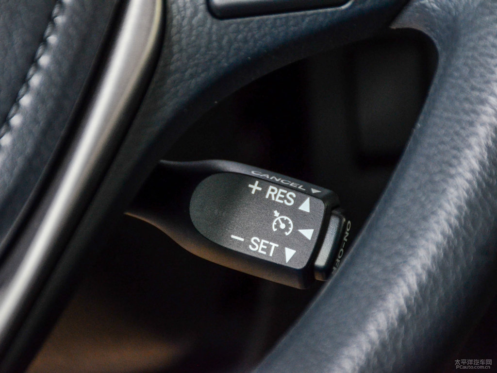 珍珠白RAV4榮放中控內(nèi)飾圖片