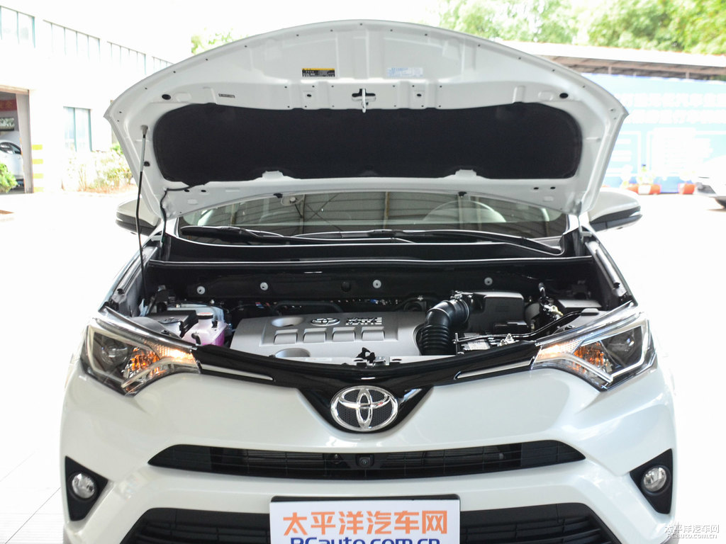 珍珠白R(shí)AV4榮放發(fā)動(dòng)機(jī)其它細(xì)節(jié)圖片