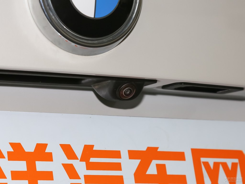 礦石白寶馬3系GT車(chē)尾外觀(guān)圖片