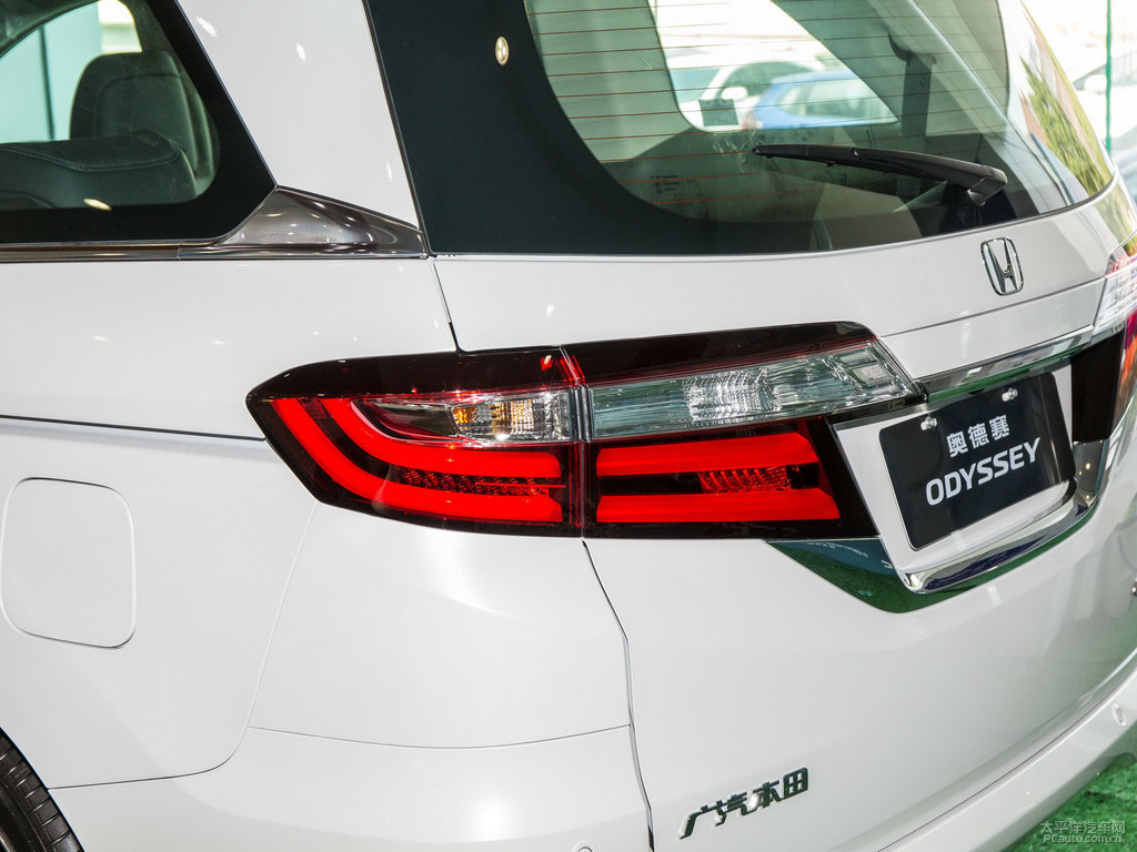 星月白奧德賽車尾外觀圖片
