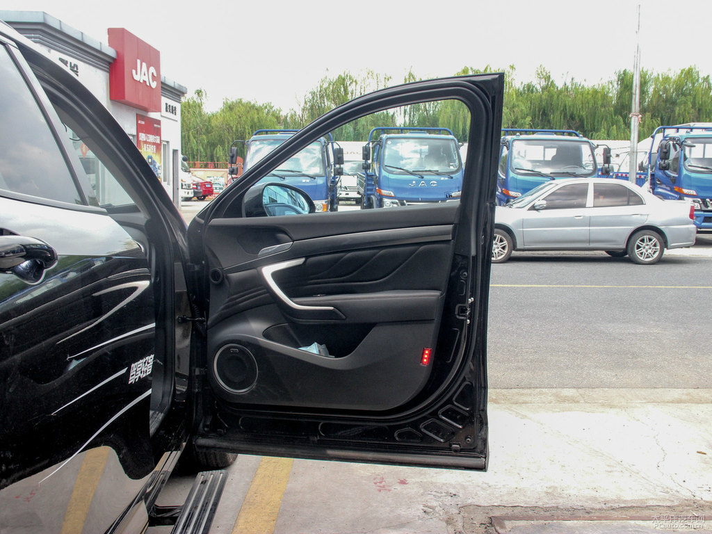 炫晶黑魏牌 VV7車廂內(nèi)飾圖片