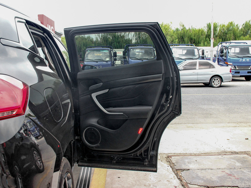 炫晶黑魏牌 VV7車廂內飾圖片