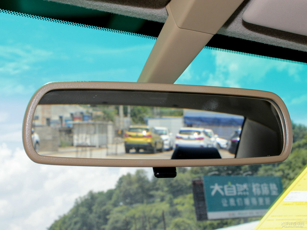 天山白比亞迪F3車廂內(nèi)飾圖片