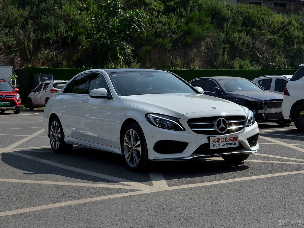 北極白奔馳C級整車外觀外觀圖片