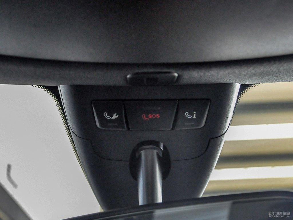 卷云白奔馳B級(jí)車(chē)廂內(nèi)飾圖片