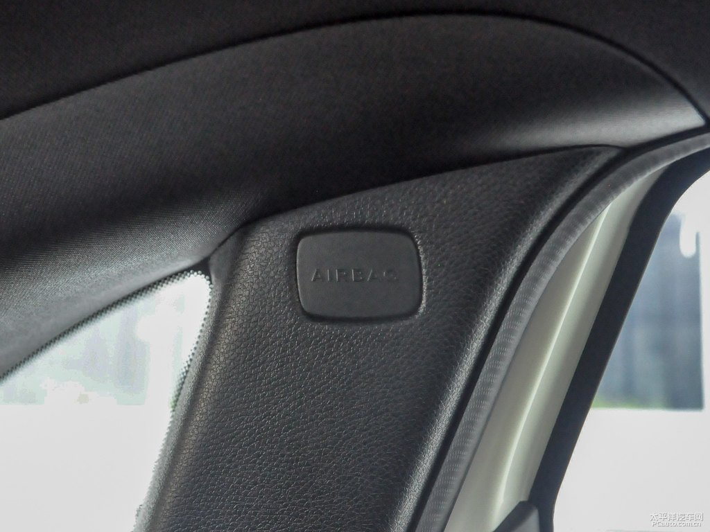 卷云白奔馳B級(jí)車(chē)廂內(nèi)飾圖片