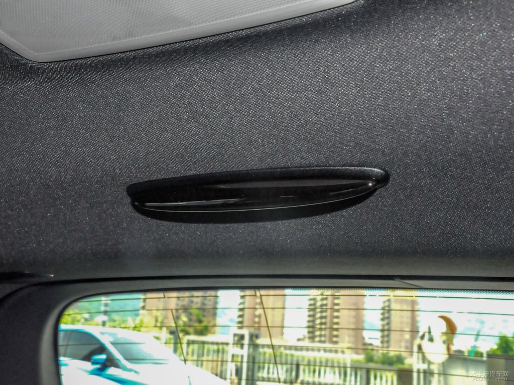 卷云白奔馳B級(jí)車廂內(nèi)飾圖片