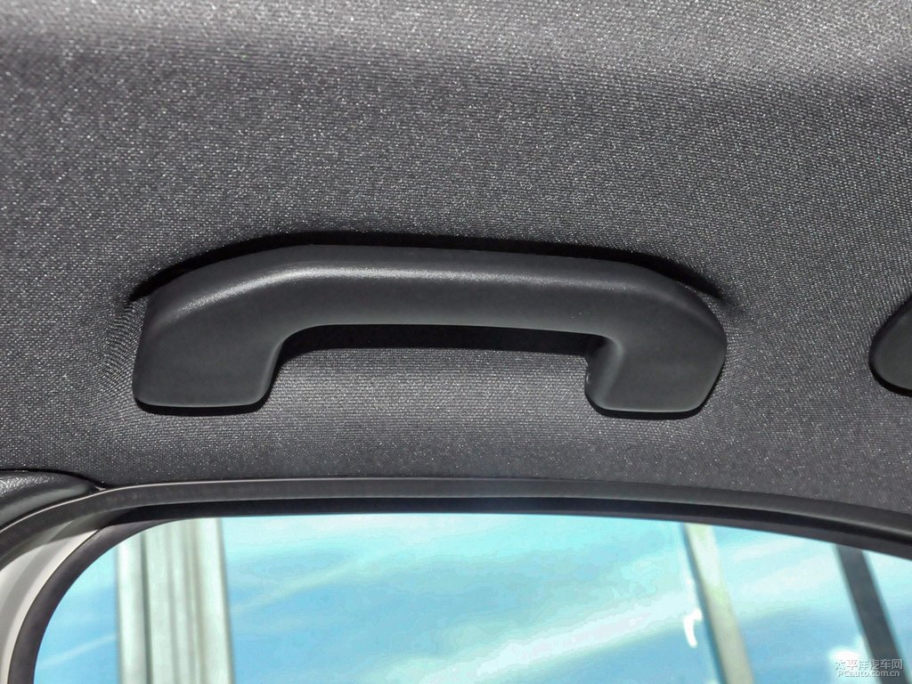 卷云白奔馳B級車廂內(nèi)飾圖片