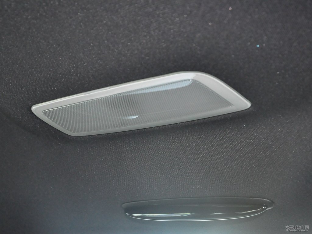 卷云白奔馳B級車廂內(nèi)飾圖片