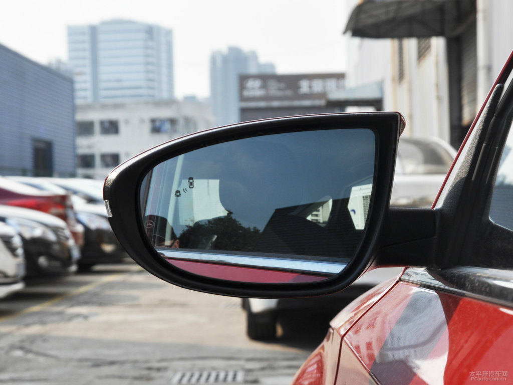 中國紅LA FESTA菲斯塔車身外觀圖片