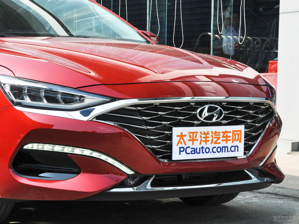 中國(guó)紅LA FESTA菲斯塔車頭外觀圖片