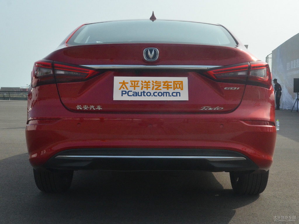 耀動紅逸動車尾外觀圖片