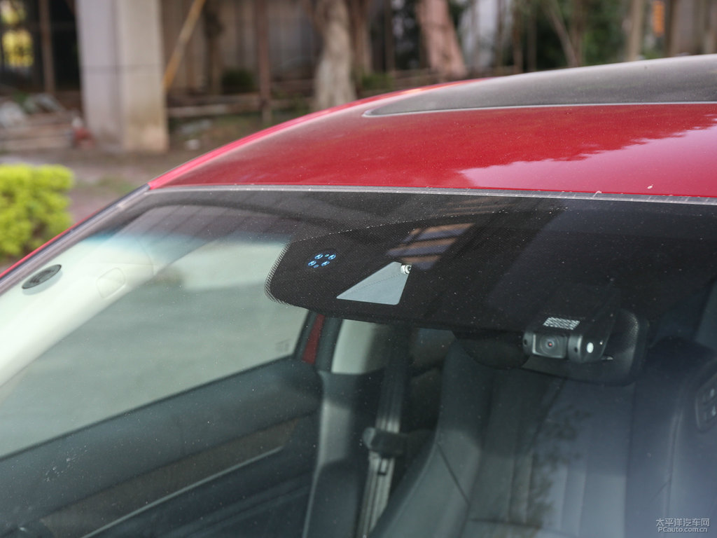 寶石紅雅閣車身外觀圖片
