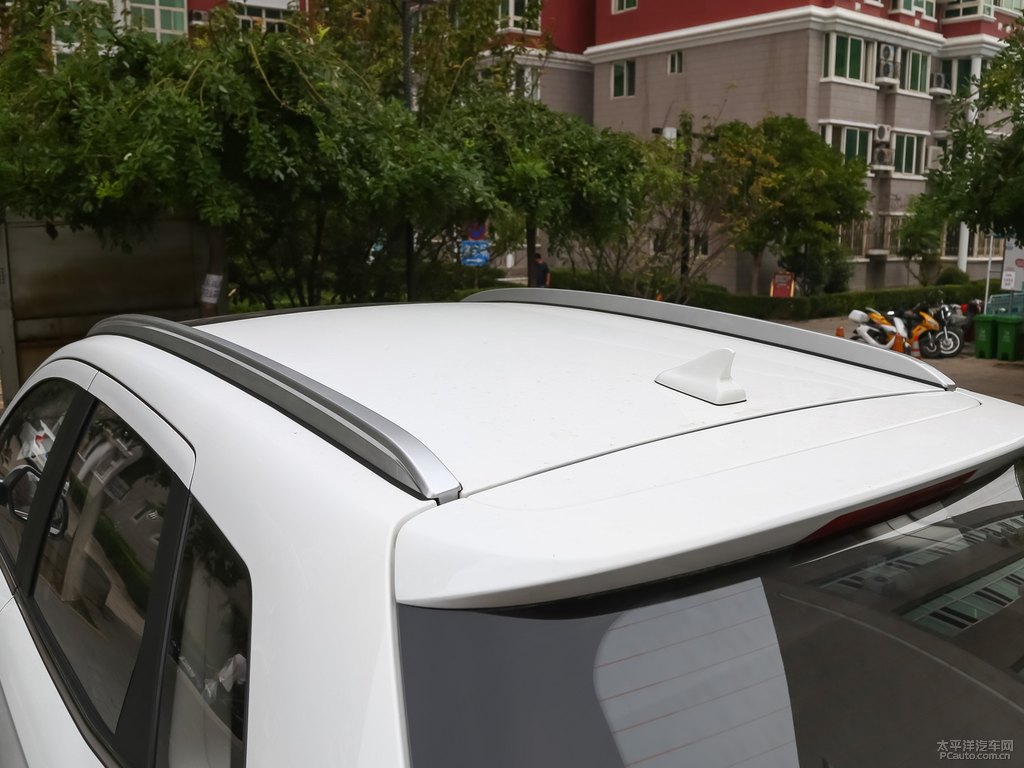 北極白奔騰X40車身外觀圖片