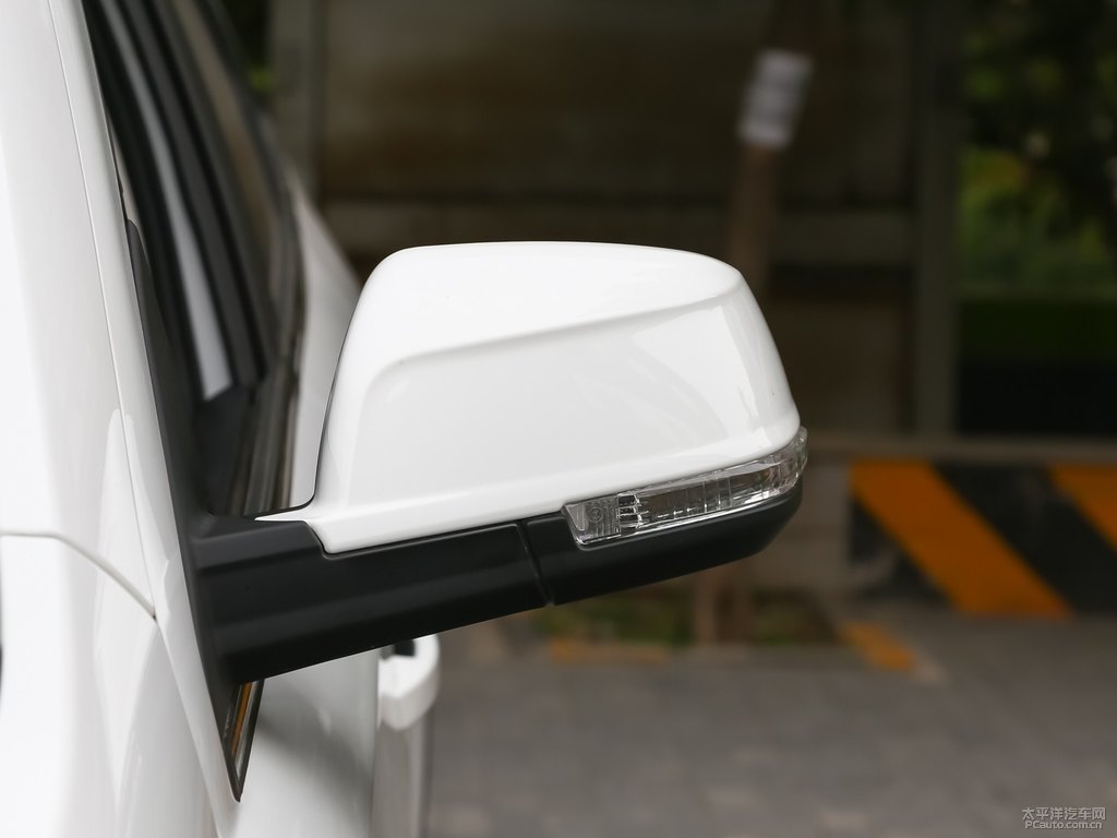 北極白奔騰X40車身外觀圖片