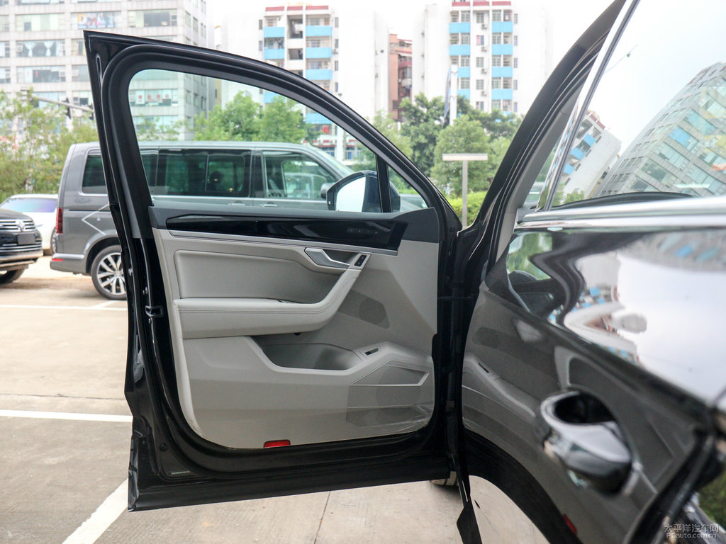 鋼琴黑途銳車廂內飾圖片