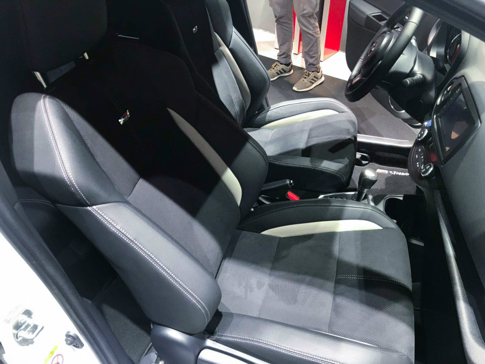 豐田Yaris車展高清大圖