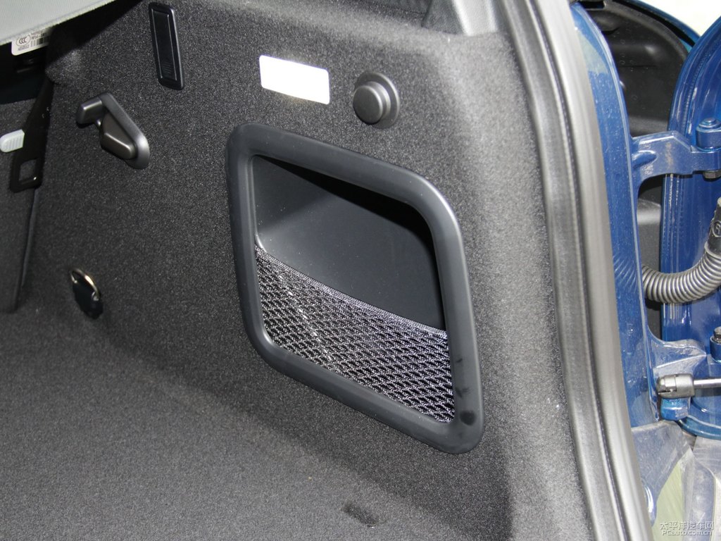 金石青MINI CLUBMAN后備廂空間圖片