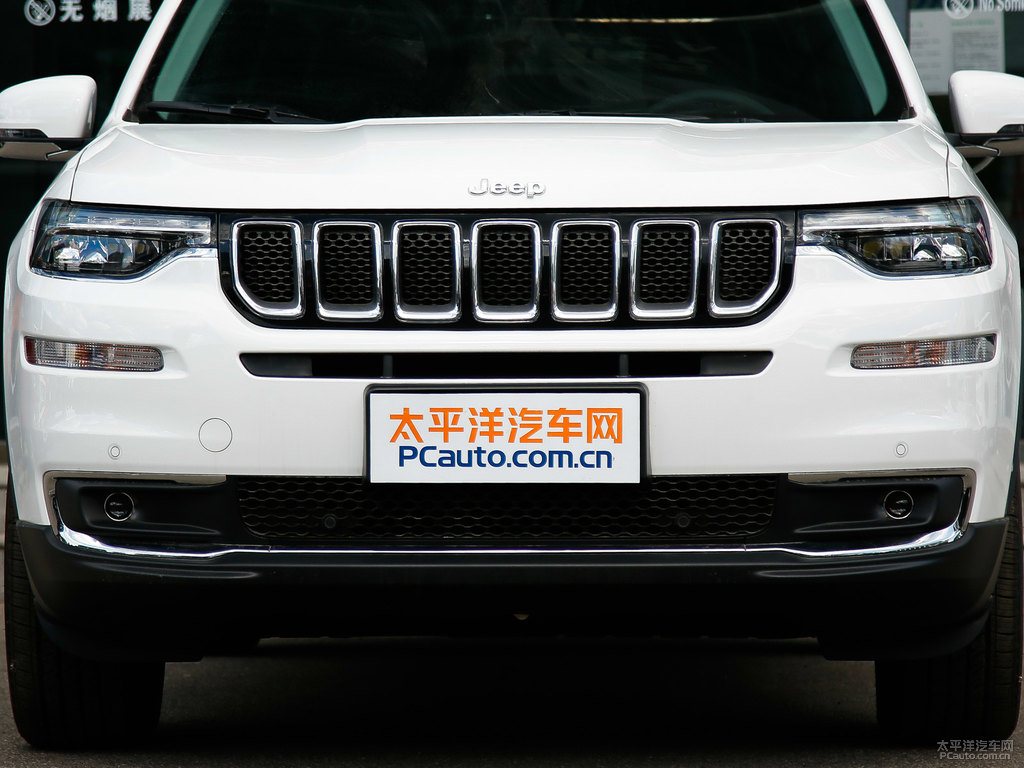 喀納斯白大指揮官車頭外觀圖片