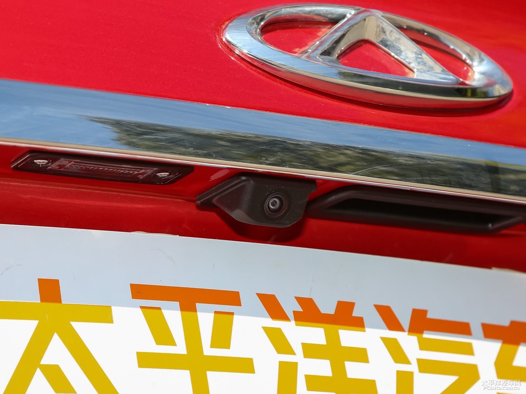 烈焰紅艾瑞澤5車尾外觀圖片