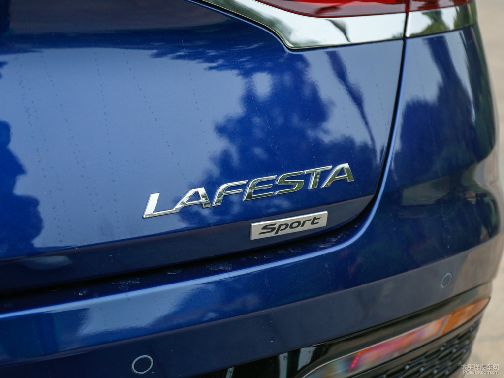 寶石藍(lán)LA FESTA菲斯塔車尾外觀圖片