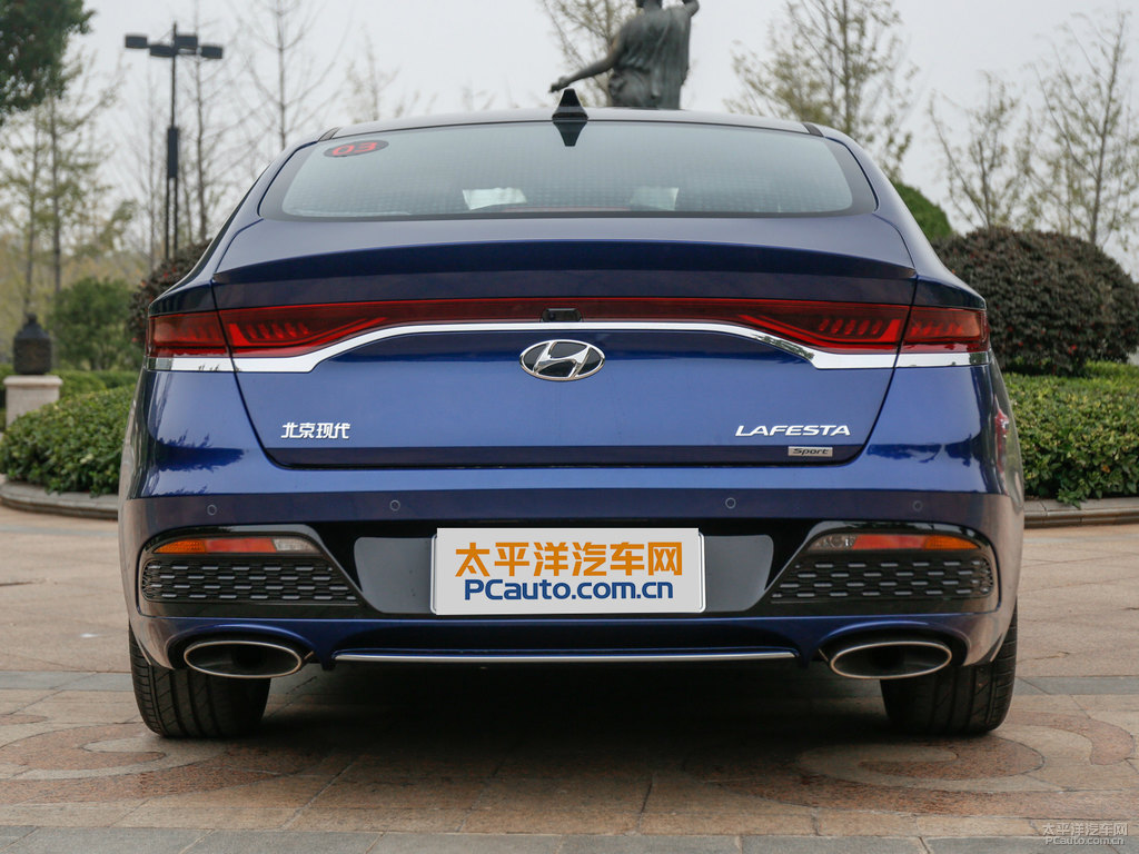 寶石藍(lán)LA FESTA菲斯塔車尾外觀圖片