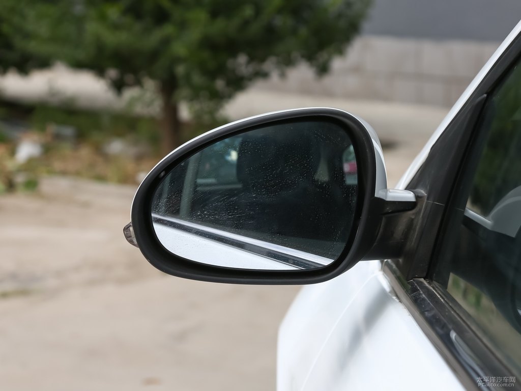 皓月白艾瑞澤5車身外觀圖片