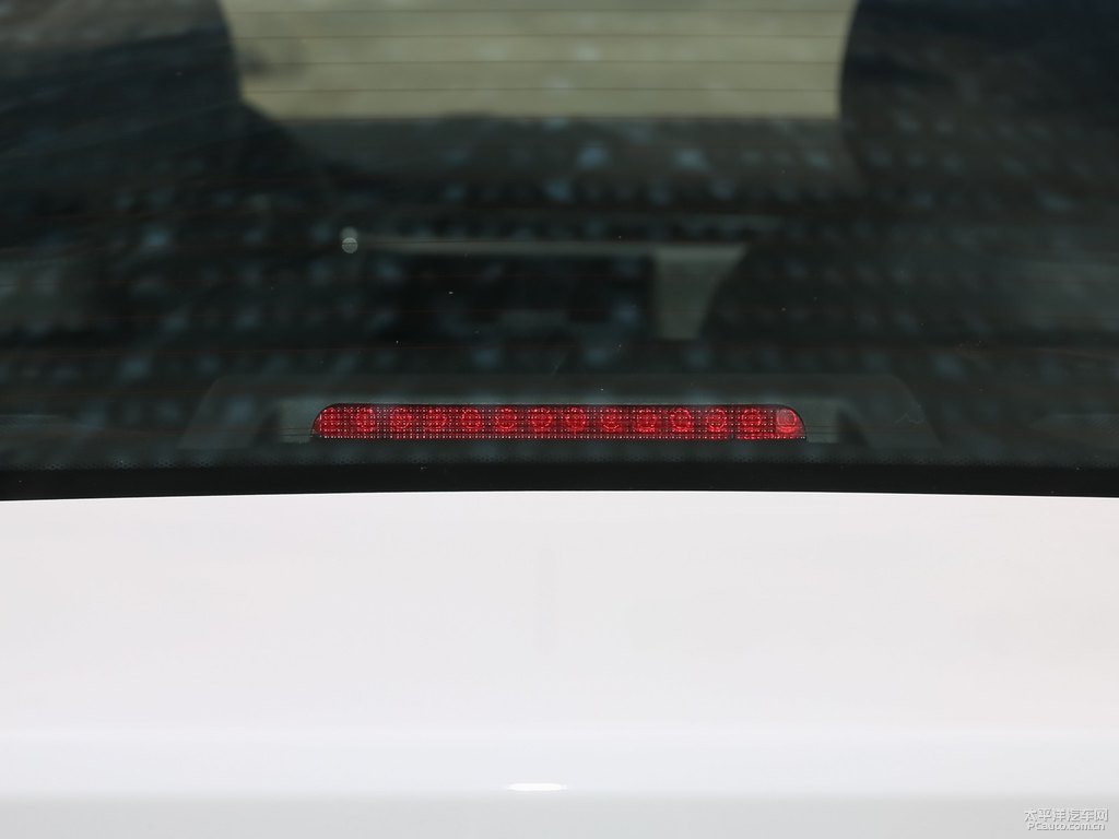 皓月白艾瑞澤5車尾外觀圖片