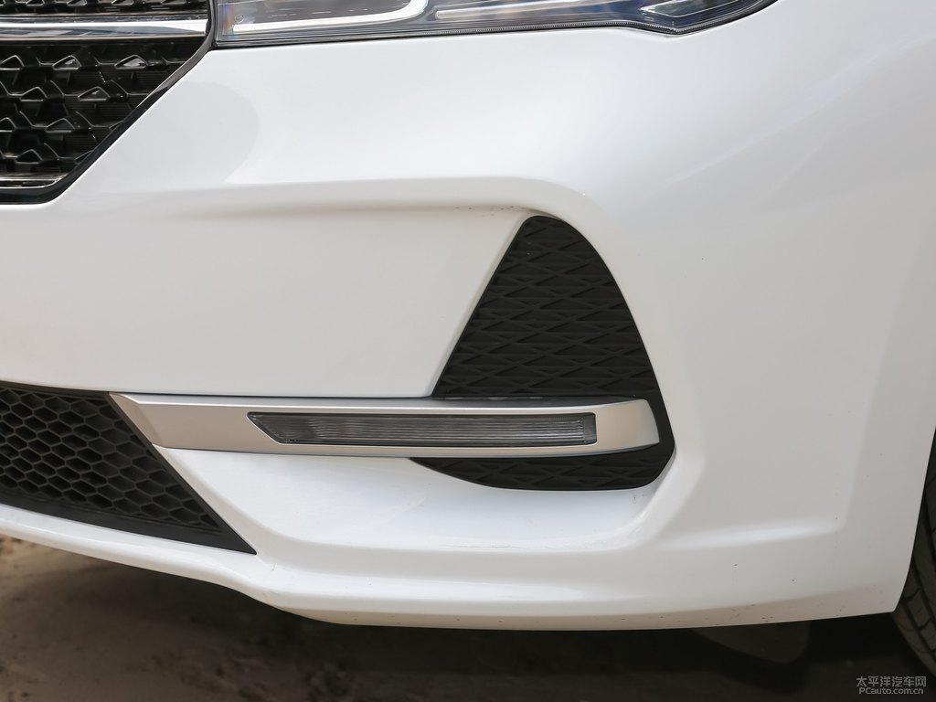 皓月白艾瑞澤5車頭外觀圖片