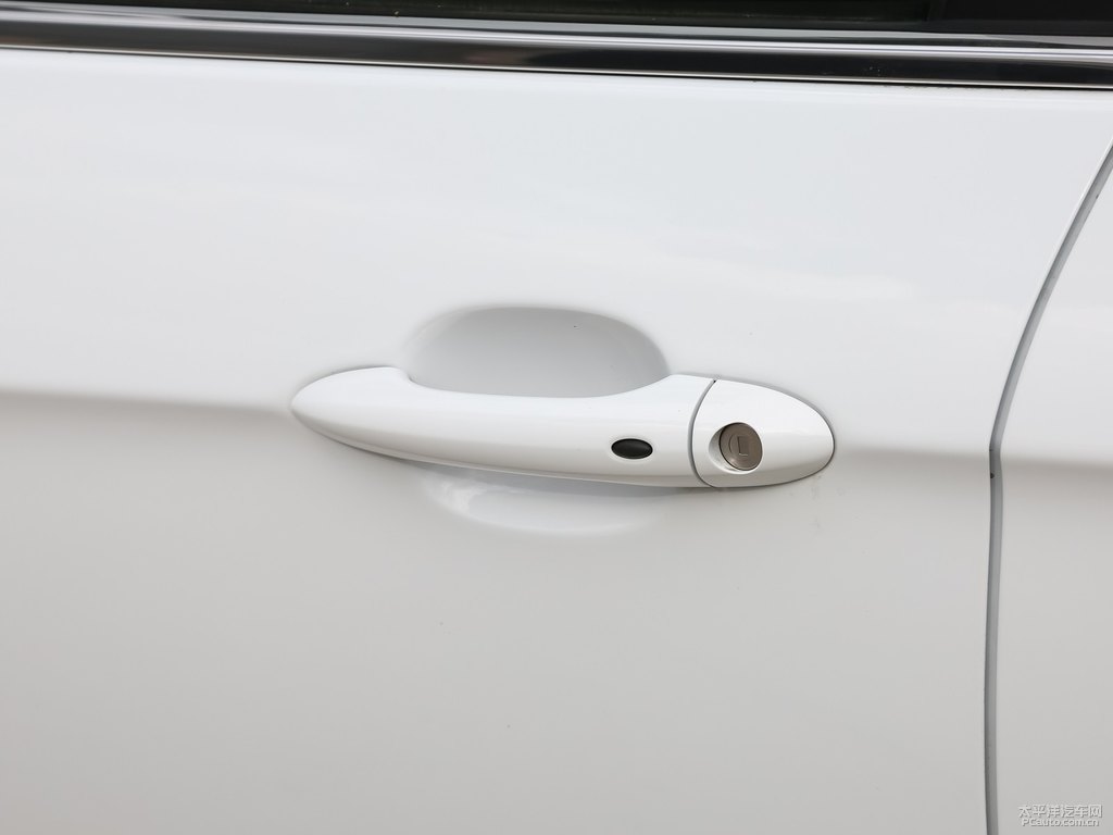 皓月白艾瑞澤5車身外觀圖片