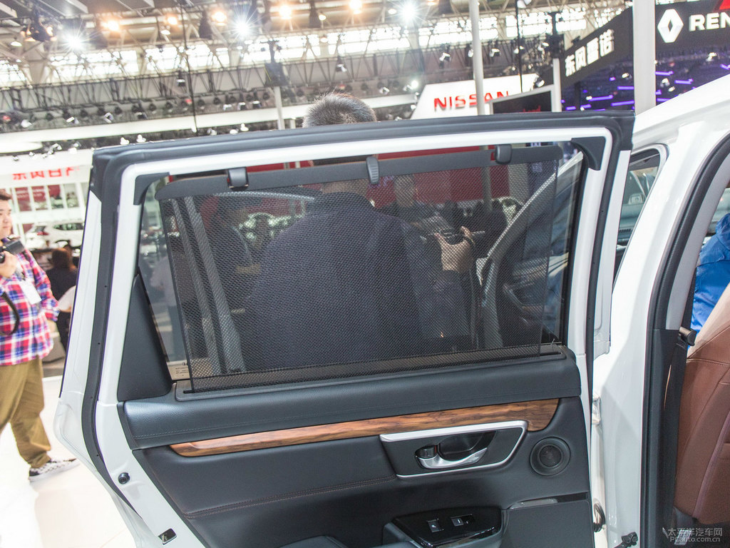 珍珠白本田CR-V車(chē)廂內(nèi)飾圖片