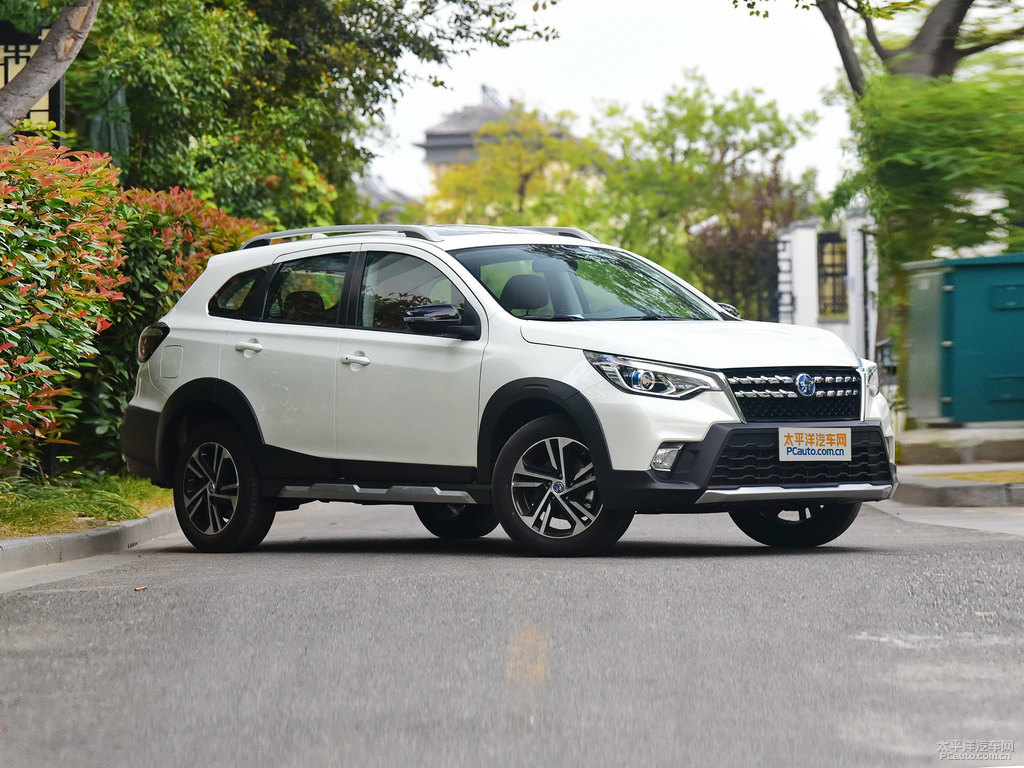 珠光白啟辰T70整車外觀外觀圖片