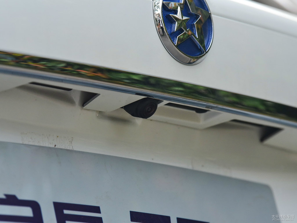 珠光白啟辰T70車尾外觀圖片