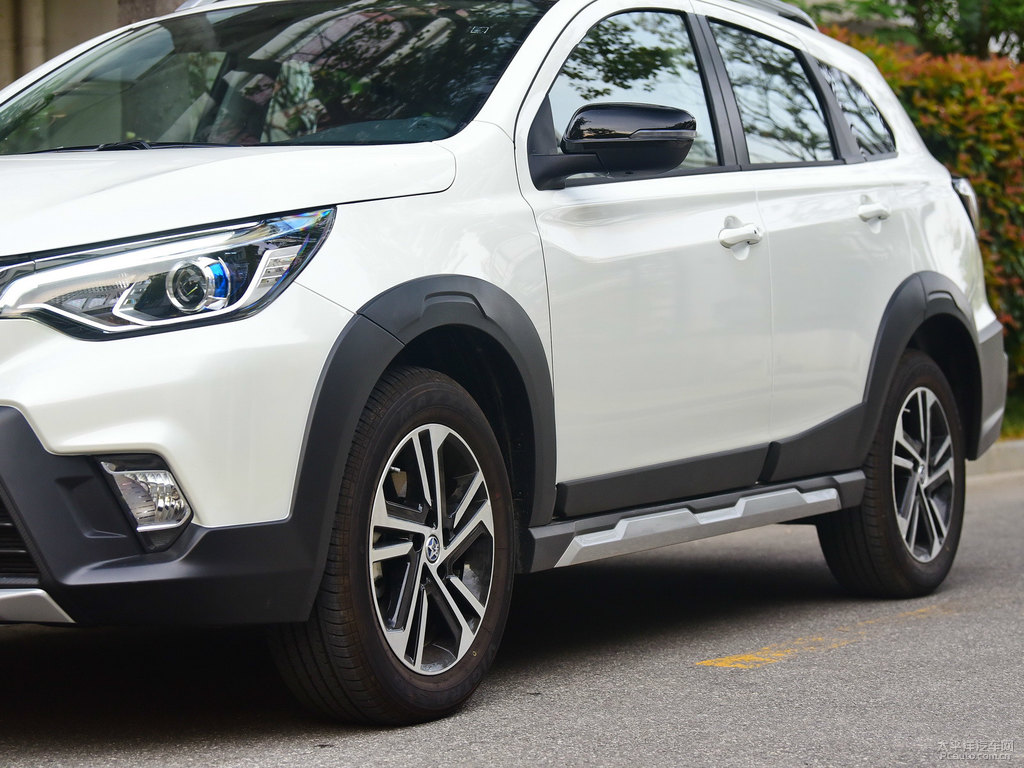 珠光白啟辰T70車身外觀圖片