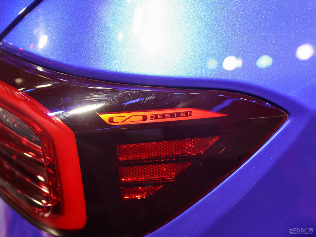 海晶藍(lán)長安CS35PLUS車尾外觀圖片