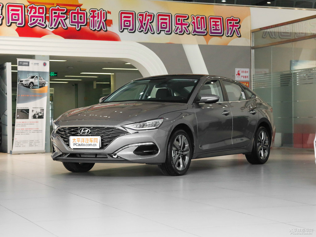 太空灰LA FESTA菲斯塔整車外觀外觀圖片