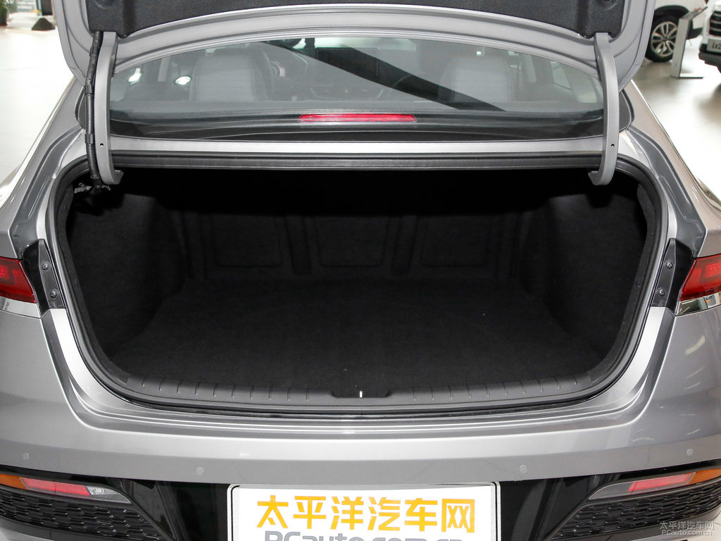 太空灰LA FESTA菲斯塔后備廂空間圖片