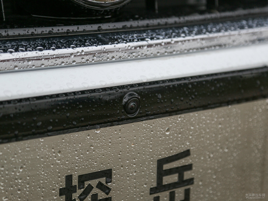 極地白探岳車頭外觀圖片