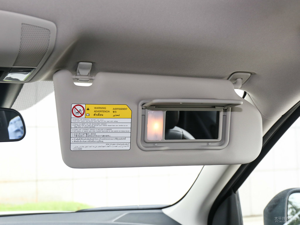 珍珠白奕歌車廂內(nèi)飾圖片