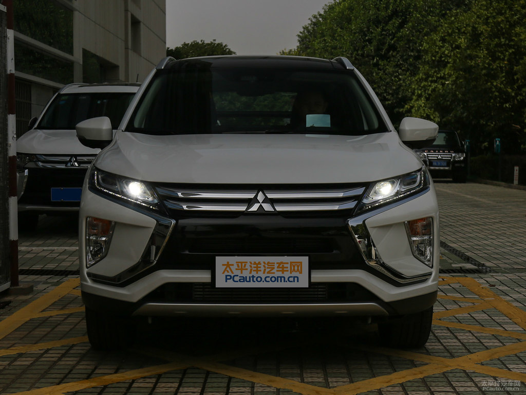珍珠白奕歌車頭外觀圖片