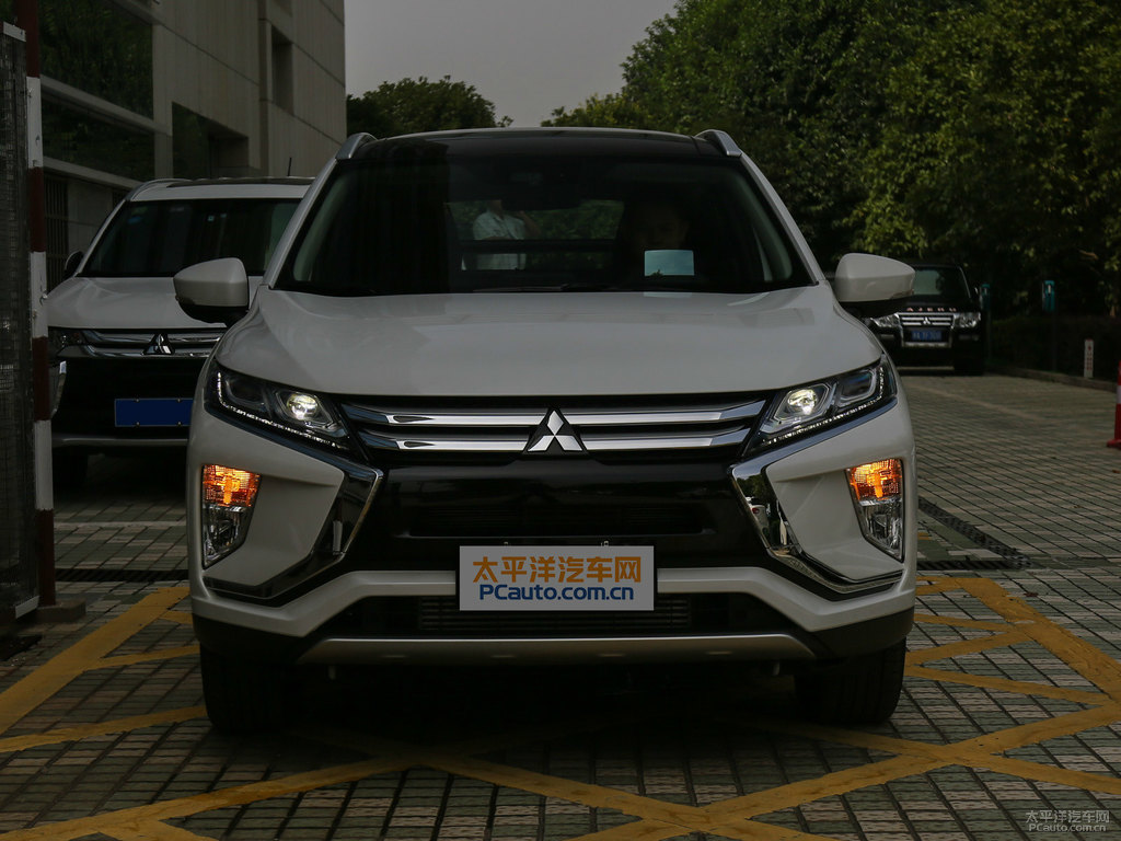 珍珠白奕歌車頭外觀圖片